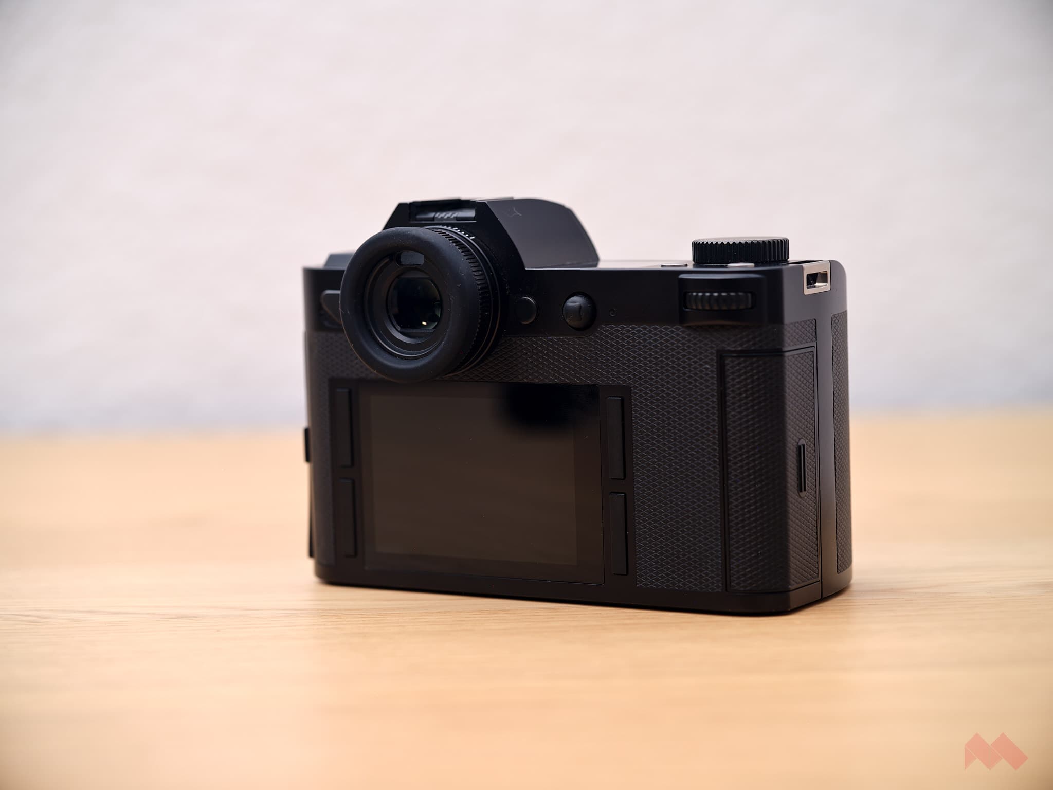 Leica SL 601 and Leica L-to-M Adapter - Image 7